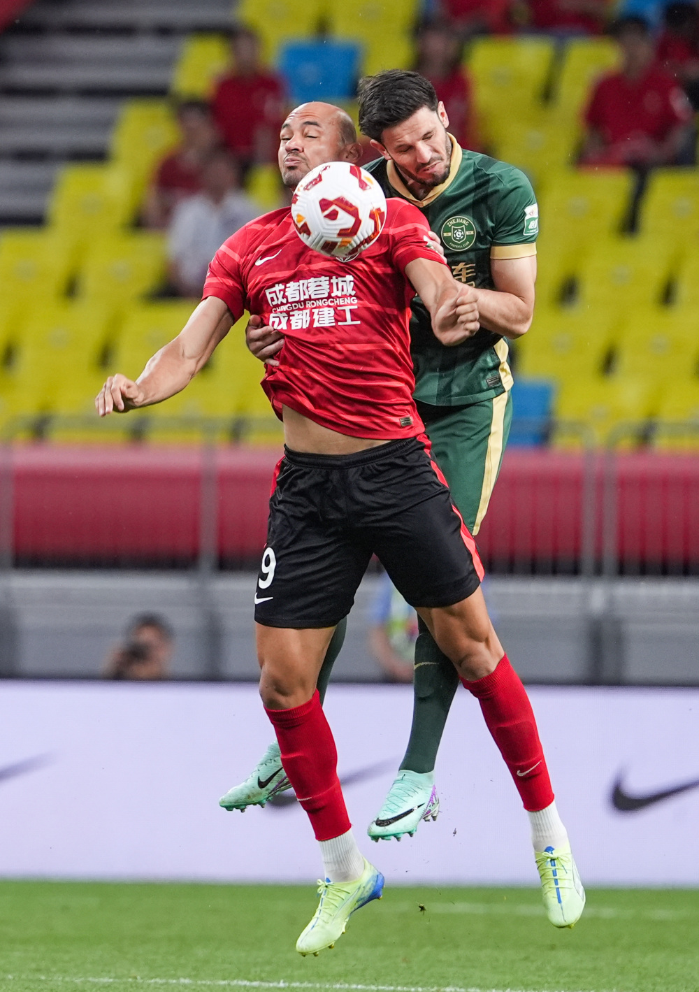 更展现出他 更展现出他